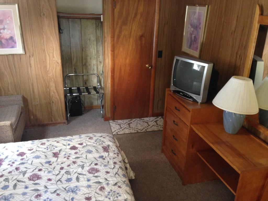 Amber Lantern Motel Lake George Room photo