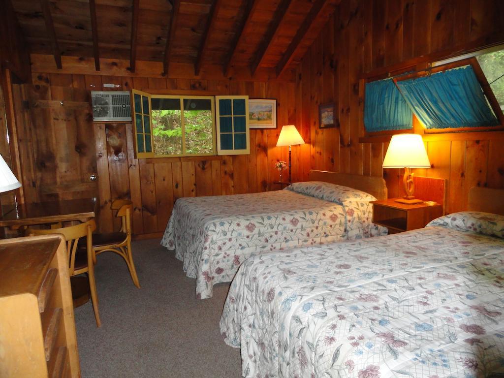 Amber Lantern Motel Lake George Room photo